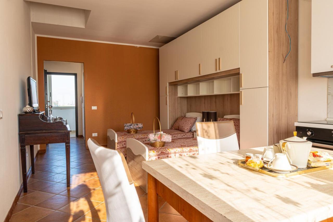 Gold Oasi - Business Solution Aparthotel Ферара Екстериор снимка